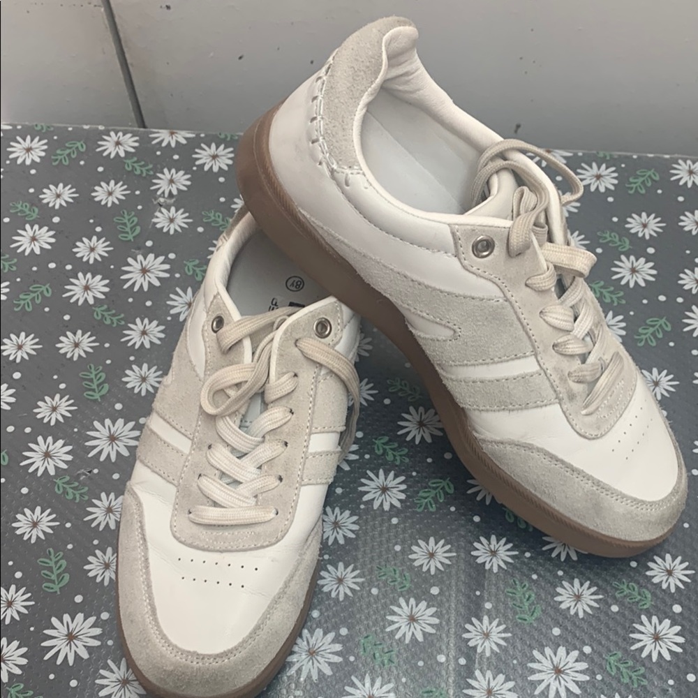 Tan and White Retro Sneakers with Low-Top Design